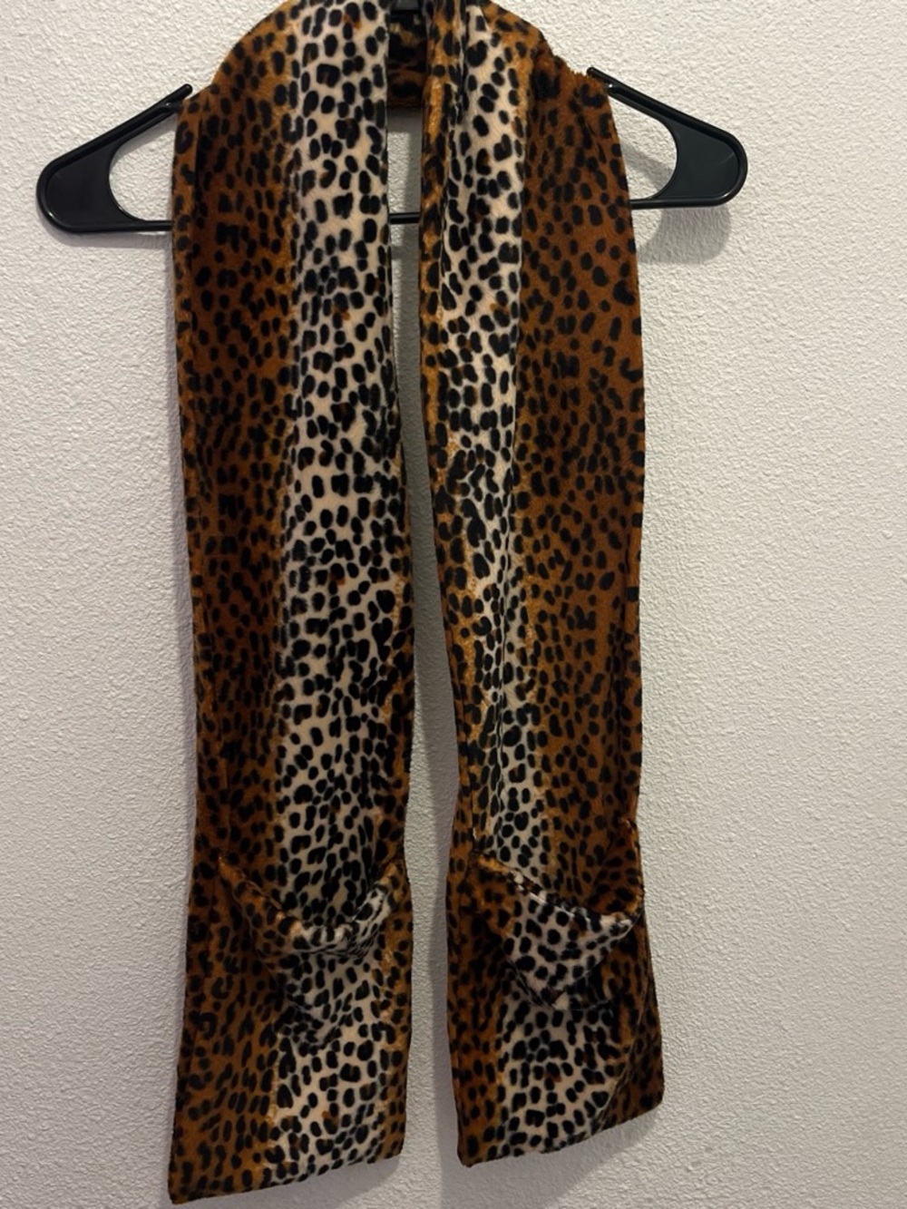 Girls Leopard Print Faux Fur scarf with pokets